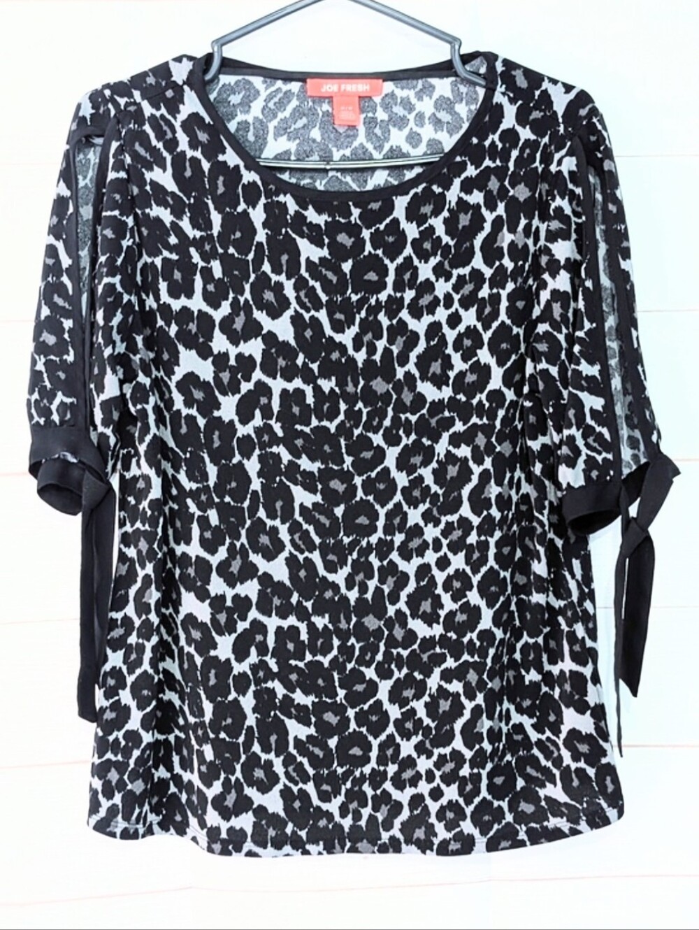 Nwot Joe Fresh Black and Gray Leopard 🐆 Tie-Sleeve Blouse Size Medium